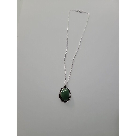 Vintage Green Oval Cabochon Pendant Necklace Silver Tone Rope Frame - Picture 9 of 11